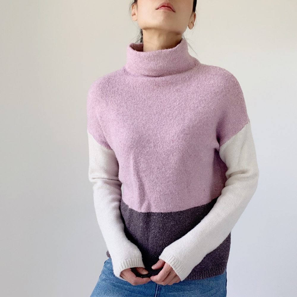 LAVENDER Color block knit pullover top - Picture 2 of 6